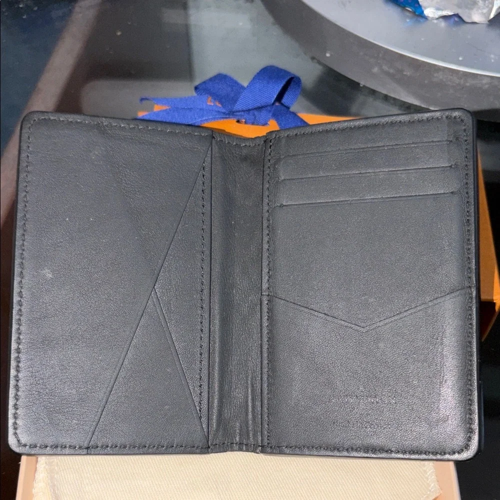 Louis Vuitton Wallet. Black. Original Louis Vuitton wallet box + gift wrapping.